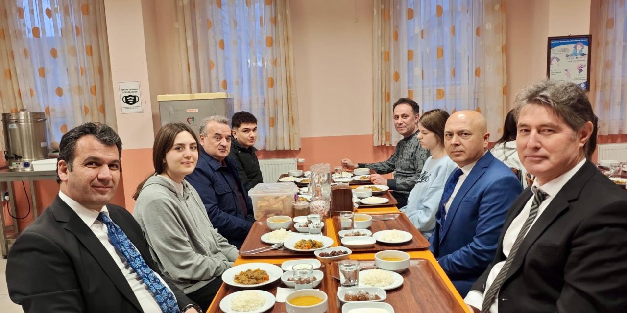 Kaymakam Öztürk, Öğrencilerle İftarda Buluştu