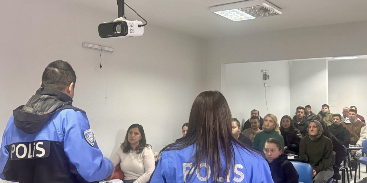Toplum Destekli Polisler Gençleri Bilgilendirdi