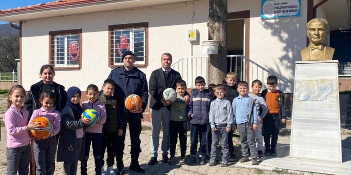 Jandarma öğrencilerin isteğini yerine getirdi