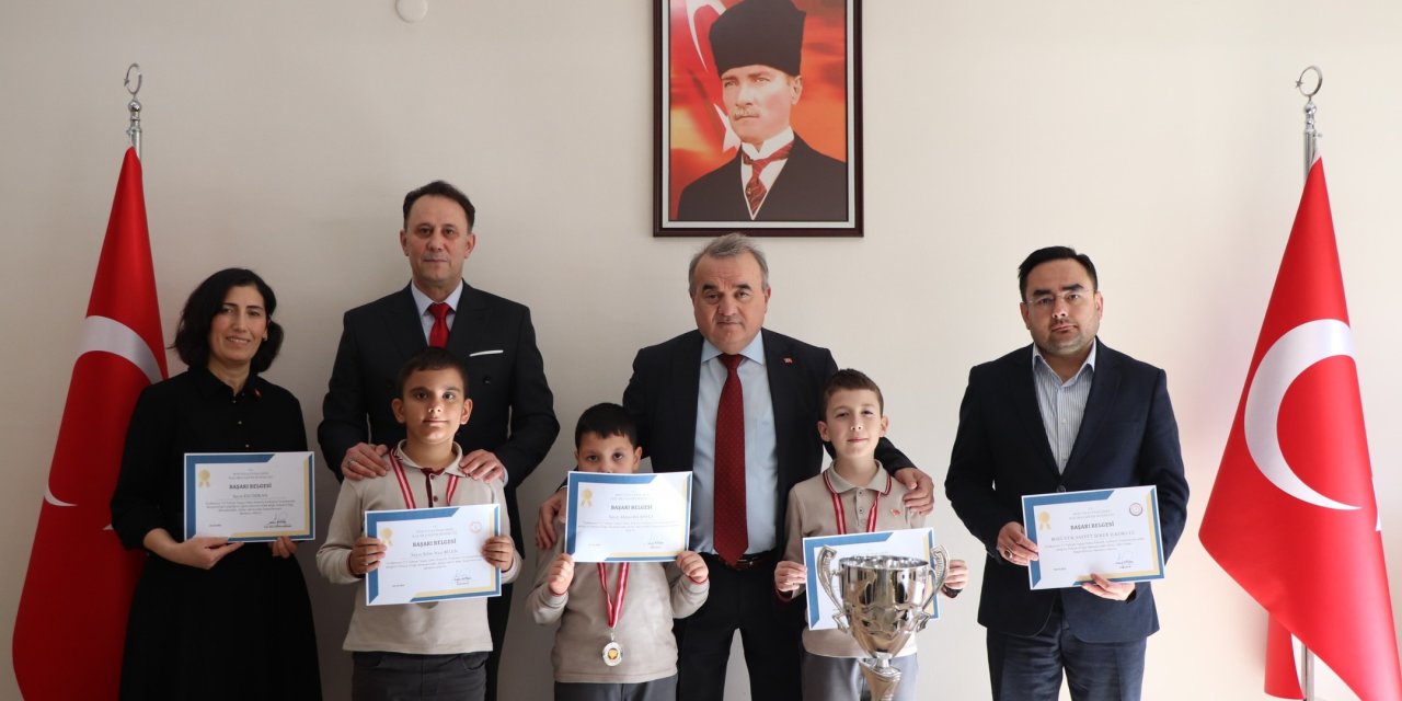 Kaymakam Öztürk, Başarılı Öğrencileri Tebrik Etti