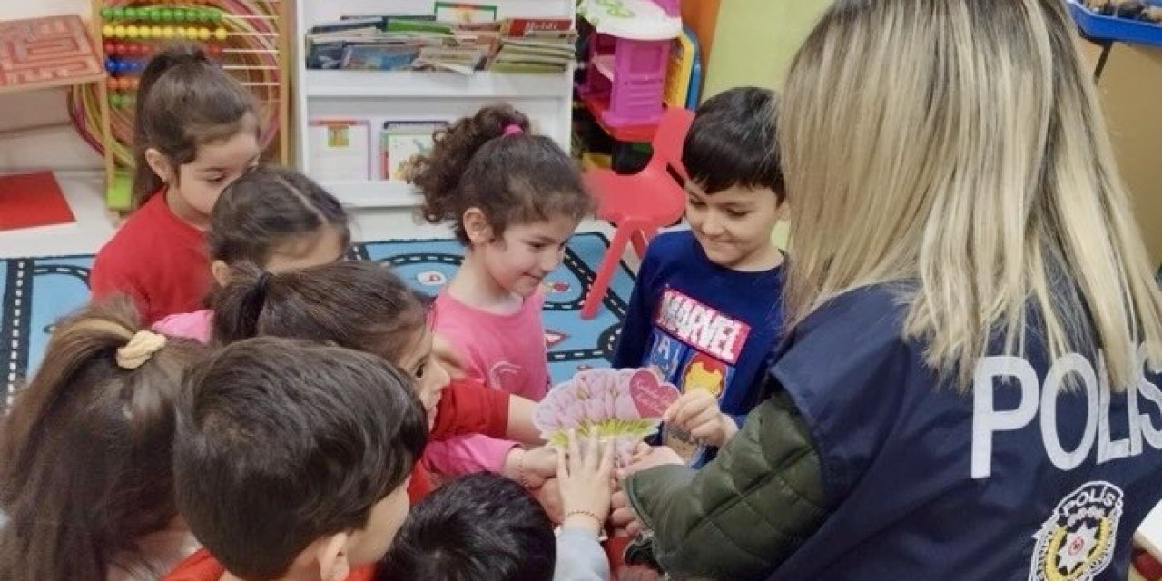 Çocuk Şube Ekipleri Öğrencileri Bilgilendirdi