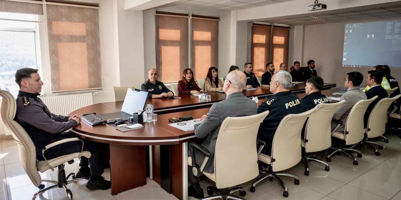 Emniyet Müdürlüğü'nde Haftalık Değerlendirme Toplantısı Yapıldı