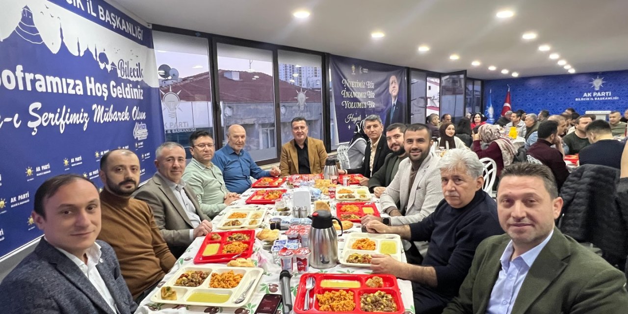 AK Parti'den Memur-Sen Üyelerine İftar Programı