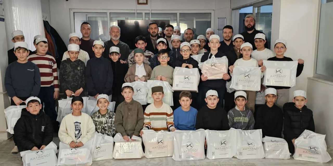 Bozüyük'te Kur’an Kursu Öğrencilerine Ayakkabı Yardımı