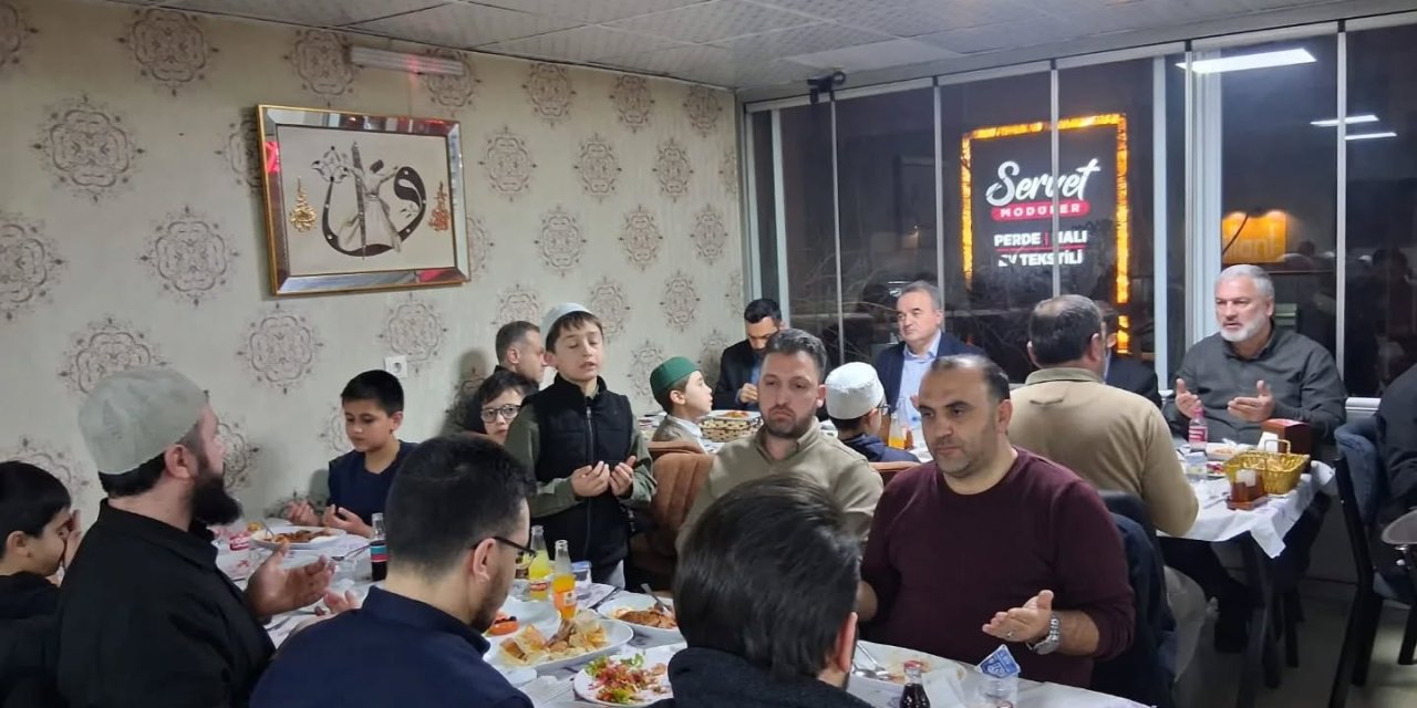 Kaymakam Öztürk Hafızlarla İftarda Buluştu