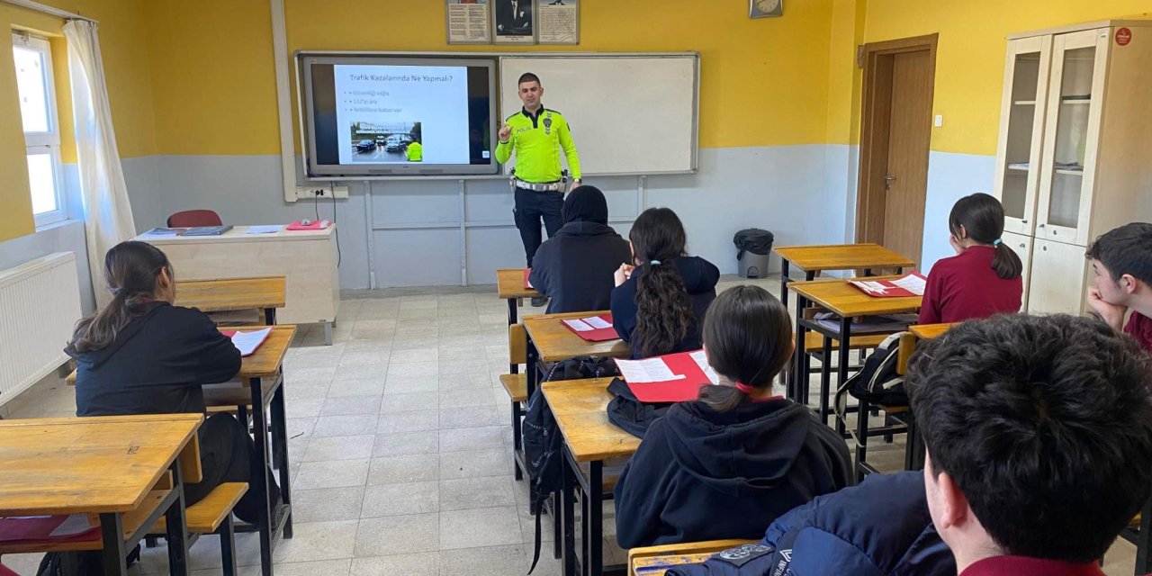 Öğrencilere Trafik Kuralları Anlatıldı