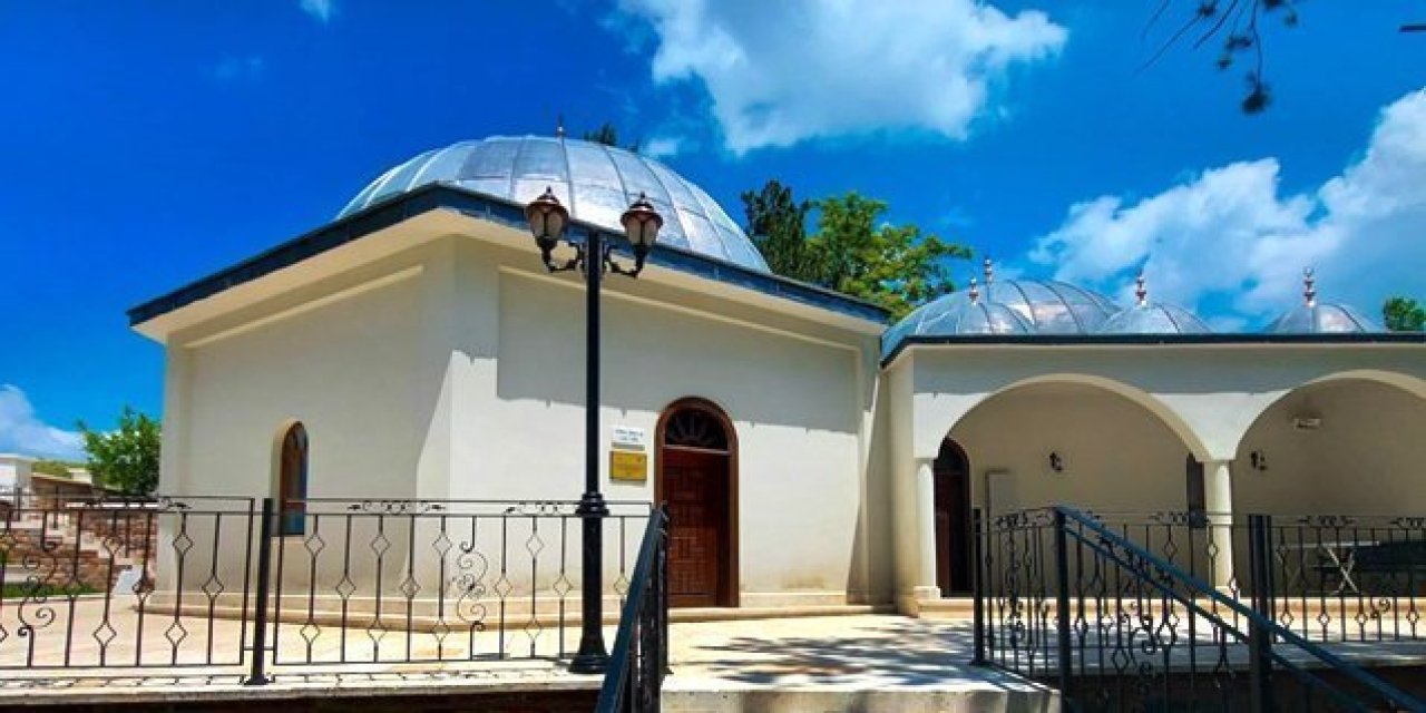 Öğrenciler Kumral Abdal Türbesi'ni tanıttı