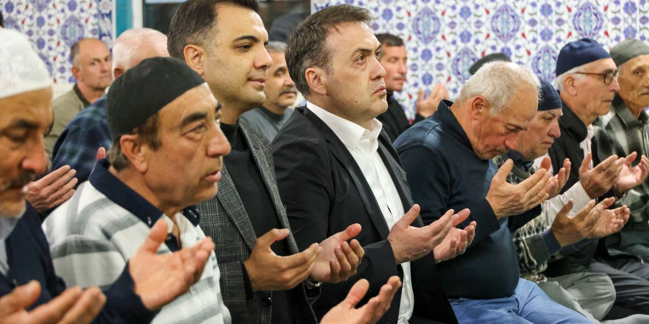 Vali Sözer, Kadir Gecesi’nde Vatandaşlarla Buluştu