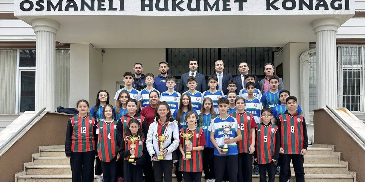 Kaymakam Kılıç Başarılı Öğrencileri Tebrik Etti