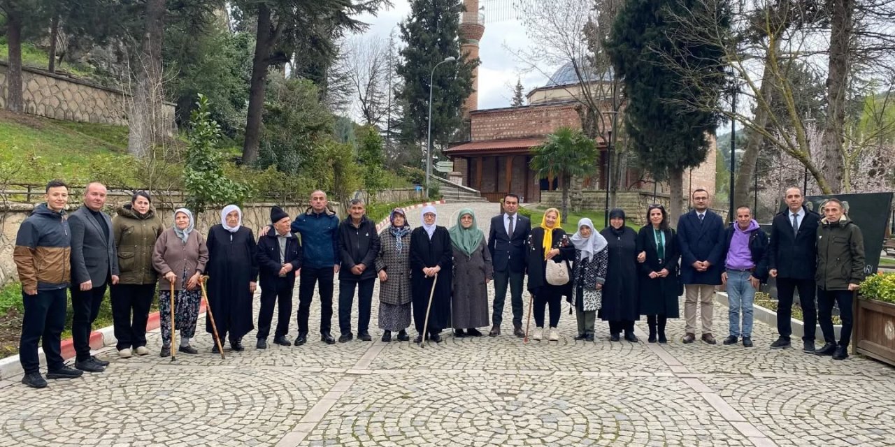 Huzurevi sakinleri Şeyh Edebali Türbesi’ni ziyaret etti