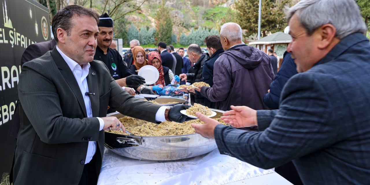 Vali Sözer'den Şifalı Pilav İkramı