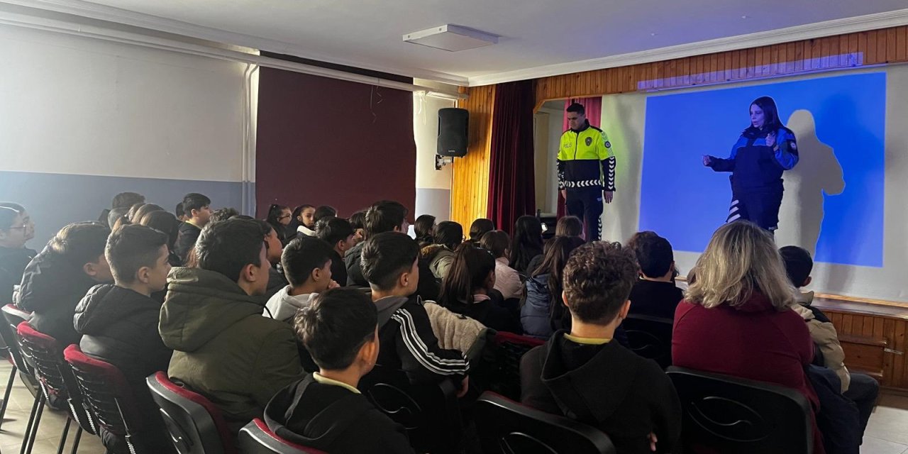 Öğrencilere Trafik Kuralları Anlatıldı