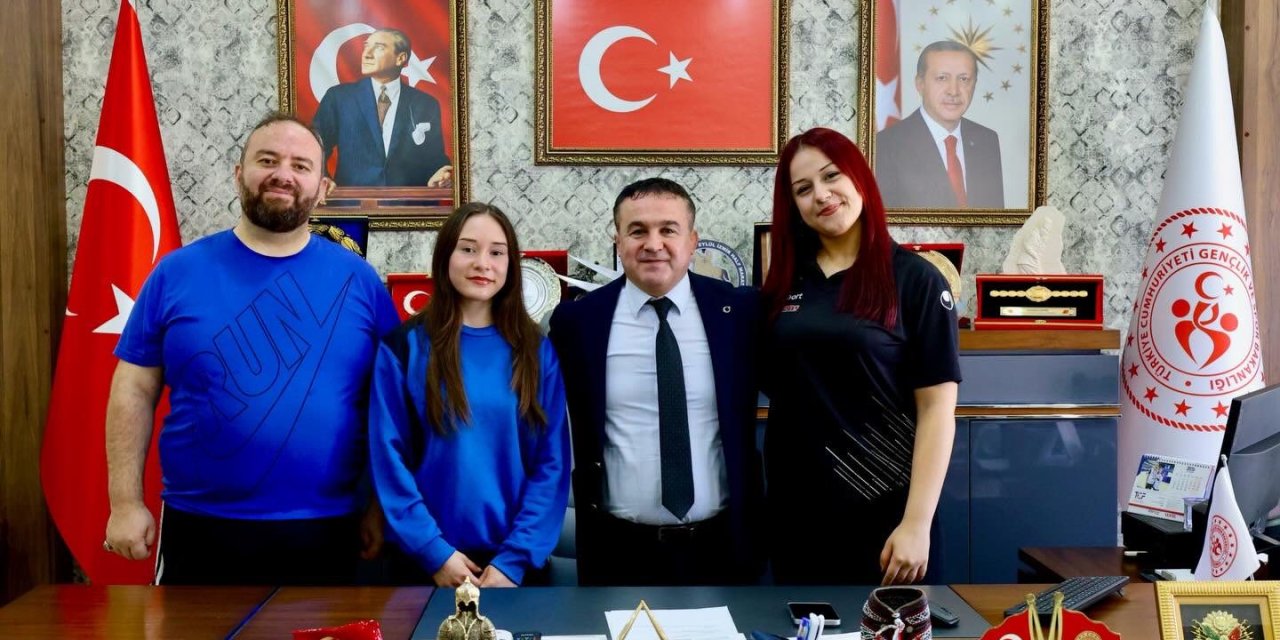 Müdür Demir, Başarılı Sporcuları Tebrik Etti
