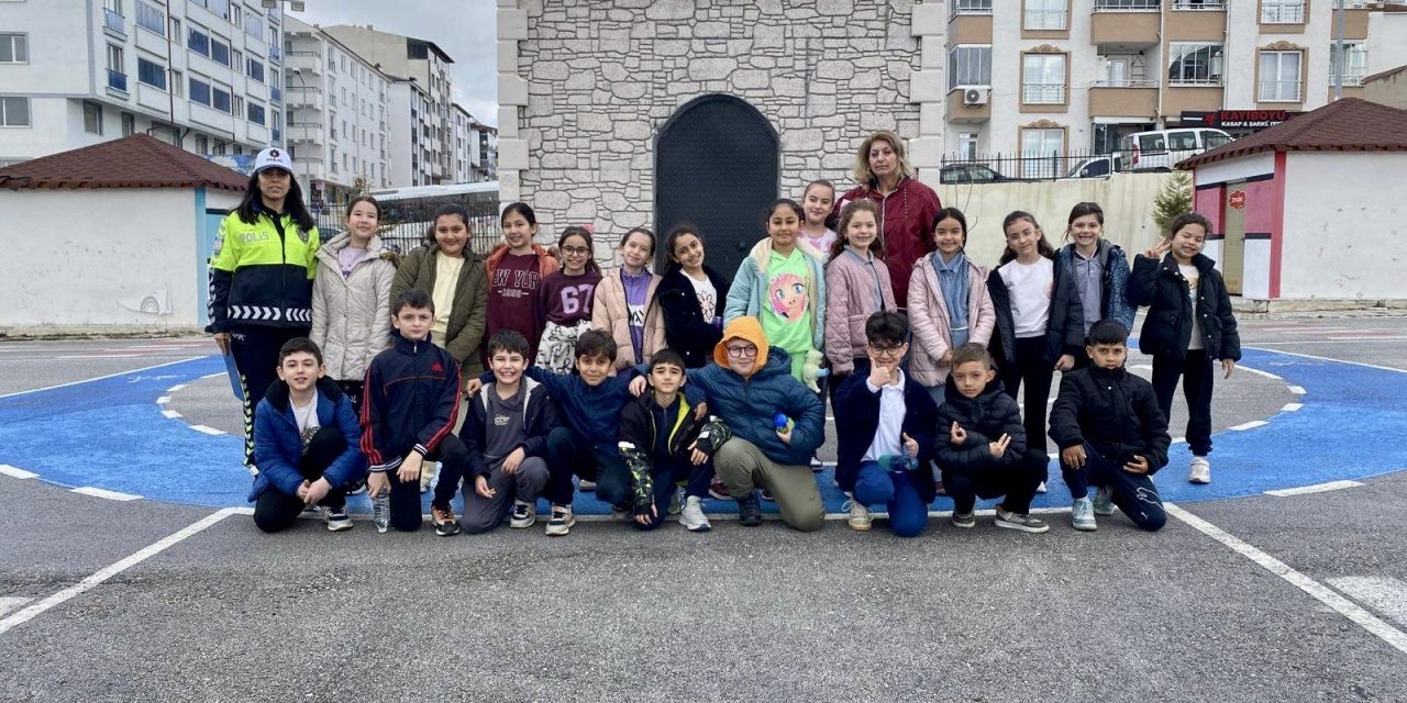 Öğrencilere trafik eğitimi verildi