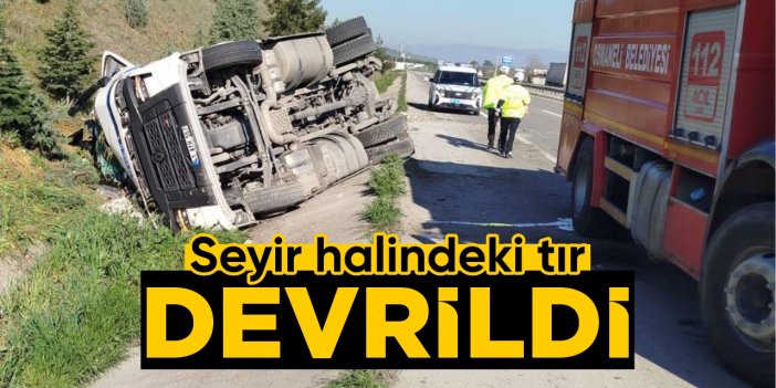 Seyir halindeki tır devrildi!