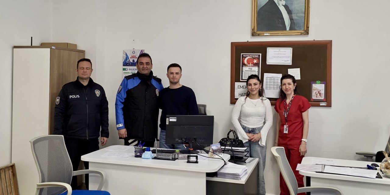 Polisler Sağlık Çalışanlarını Uyardı