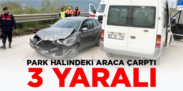 Park halindeki araca çarptı: 3 yaralı