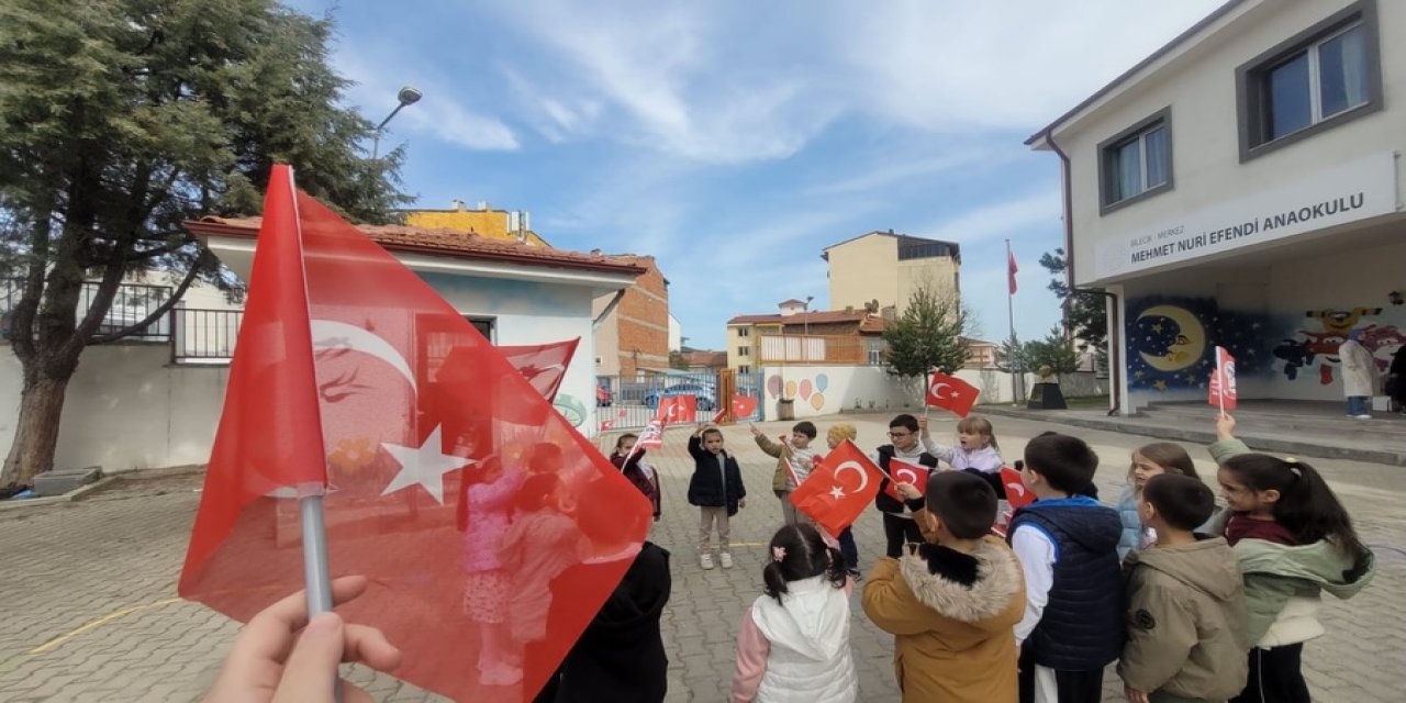 Minik Öğrencilere Bayrak Sevgisi Aşılandı