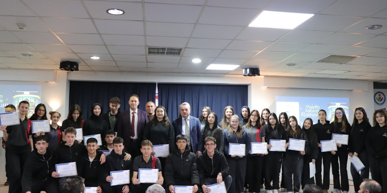 Dereceye Giren Öğrencilere Ödülleri Verildi