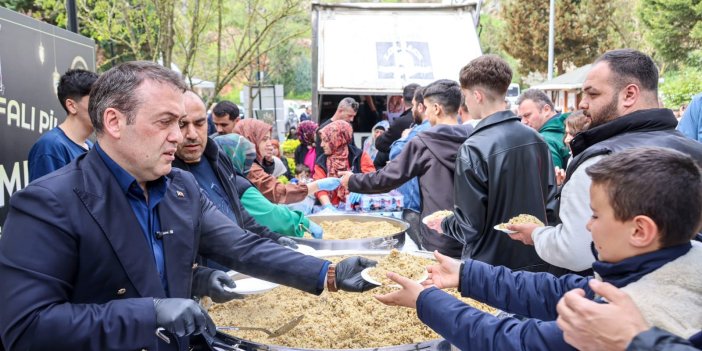 Şeyh Edebali Külliyesinde şifalı pilav ikramı sürüyor