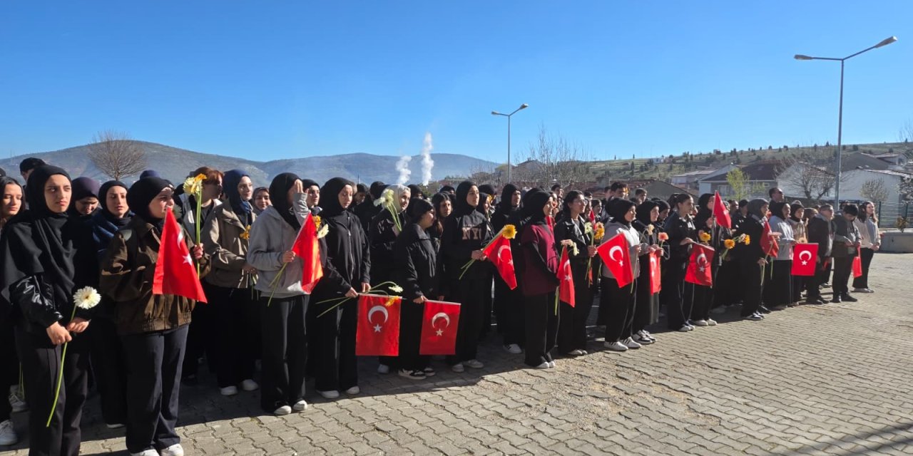 Hayatını Kaybeden Öğretmen ve Öğrenciler Anıldı