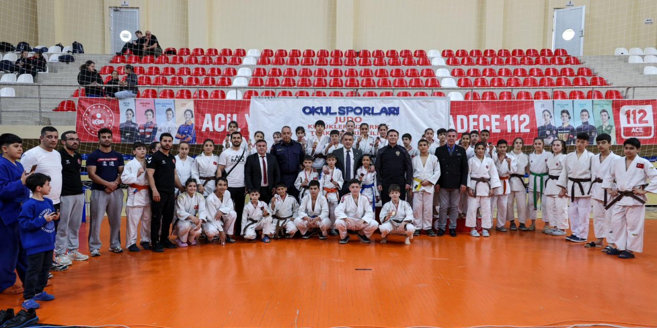 Dereceye Giren Sporcular Ödüllendirildi