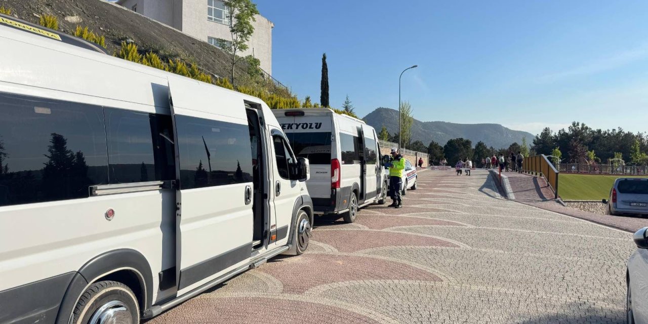Okul servis araçları denetlendi