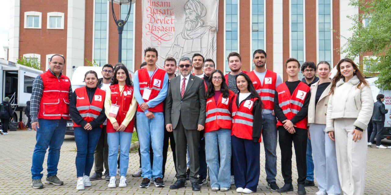 Rektör Kaplancıklı’dan Kızılay ve Emniyet Standlarına Ziyaret