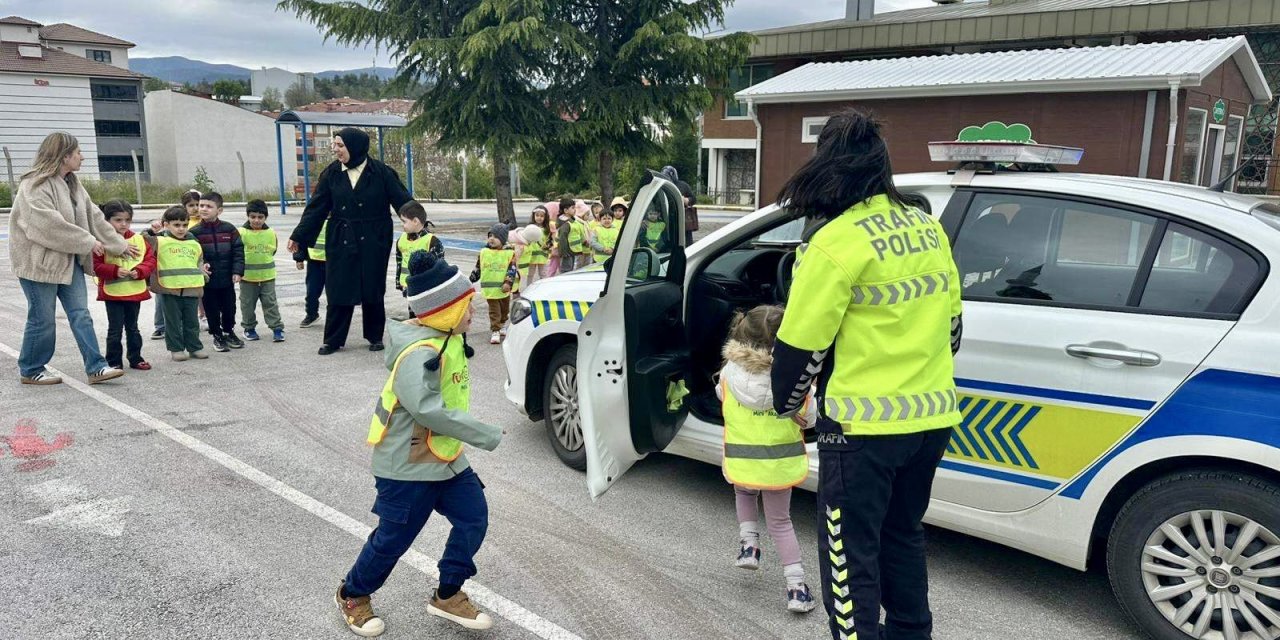 Miniklere Trafik Eğitimi Verildi