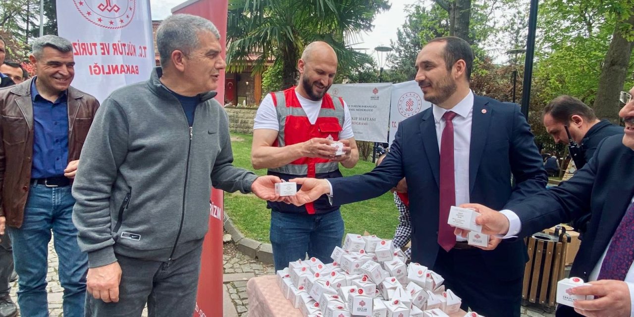 Şeyh Edebali Külliyesinde şifalı şeker ikramı