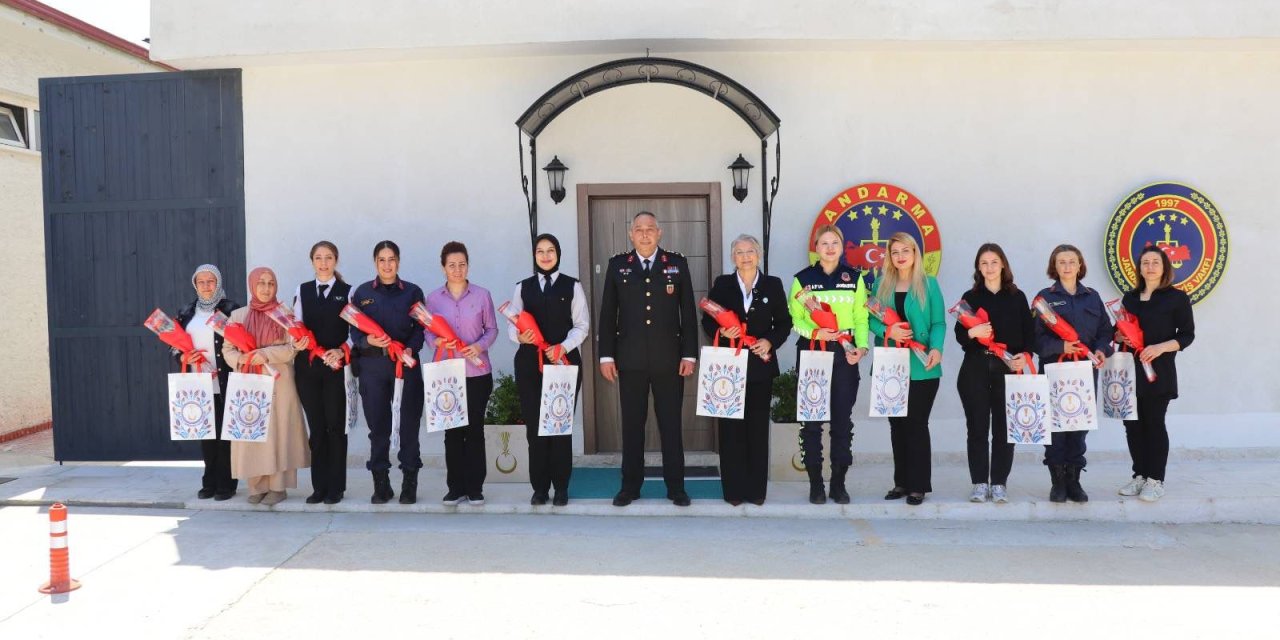 Albay Vanlı, Kadın Personellerin Anneler Günü'nü Kutladı