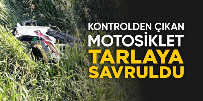 Kontrolden çıkan motosiklet tarlaya savruldu
