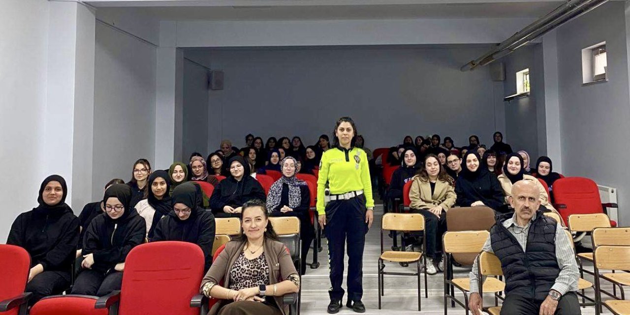 Öğrencilere Trafik Kuralları Anlatıldı
