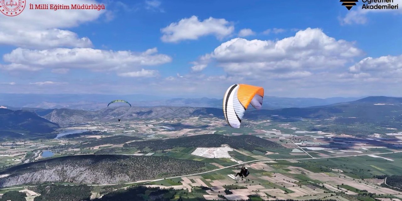 Öğretmenler Yamaç Paraşütü Yaptı