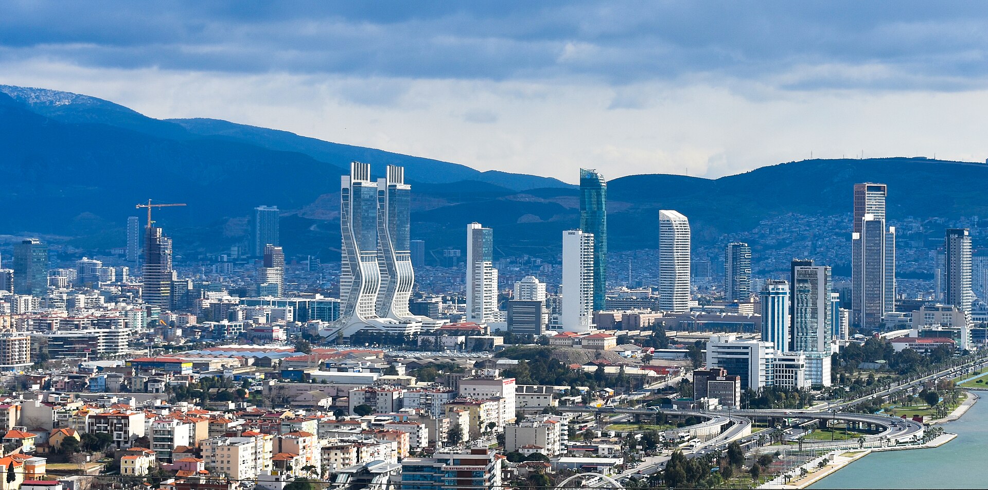 Ulusaldan Yerele: Türkiye Gündemini ve İzmir'i Aynı Anda Takip Etmek