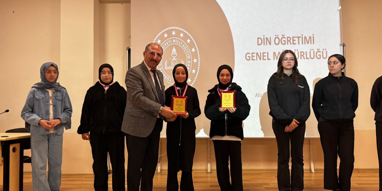 Din, Ahlak ve Değerler Yarışmalarında Ödüller Sahiplerini Buldu