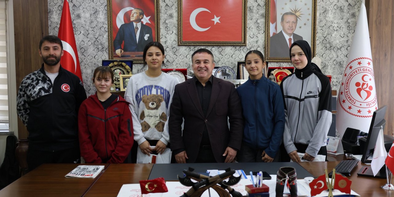 Müdür Demir Başarılı Sporcuları Tebrik Etti