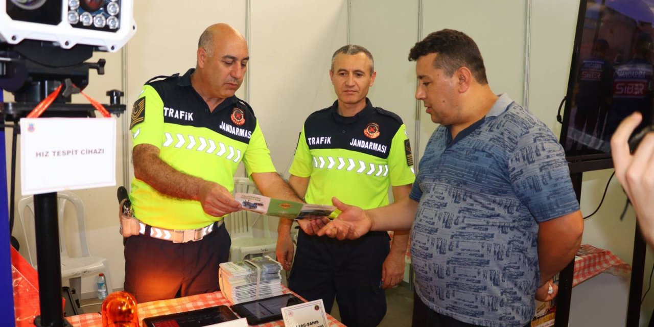 Tarım Fuarında Jandarmadan Vatandaşlara Bilgilendirme