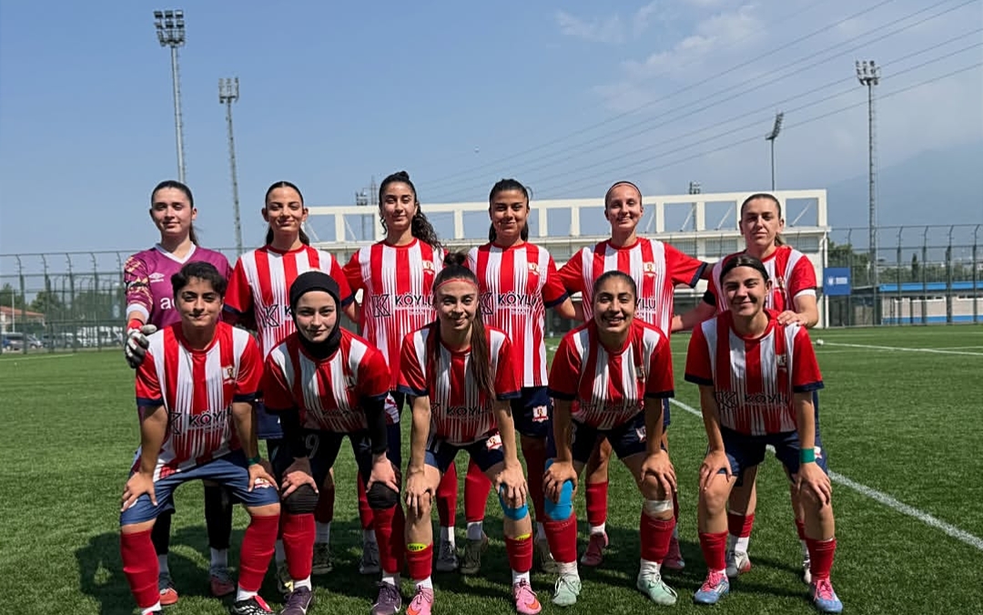 Bilecik Kolej Kız Futbol Takımı gol oldu yağdı