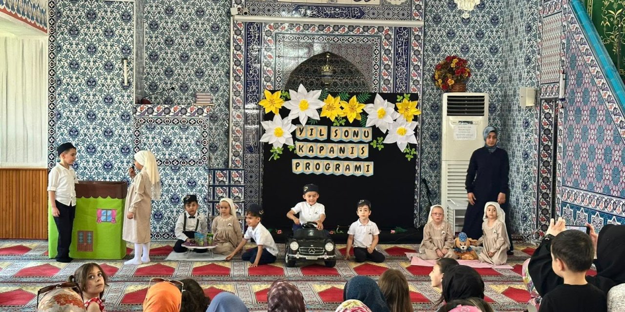 4-6 Yaş Kur’an Kursu Öğrencileri Mezuniyet Sevinci