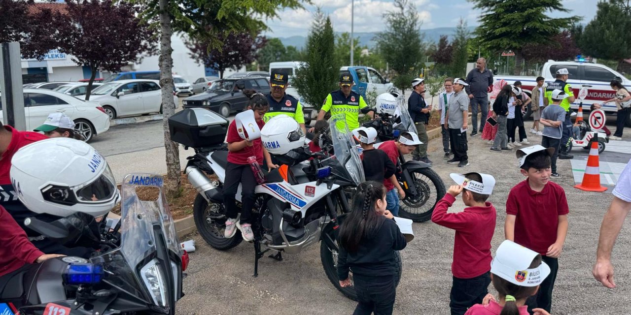 Öğrencilere Trafik Kuralları Anlatıldı