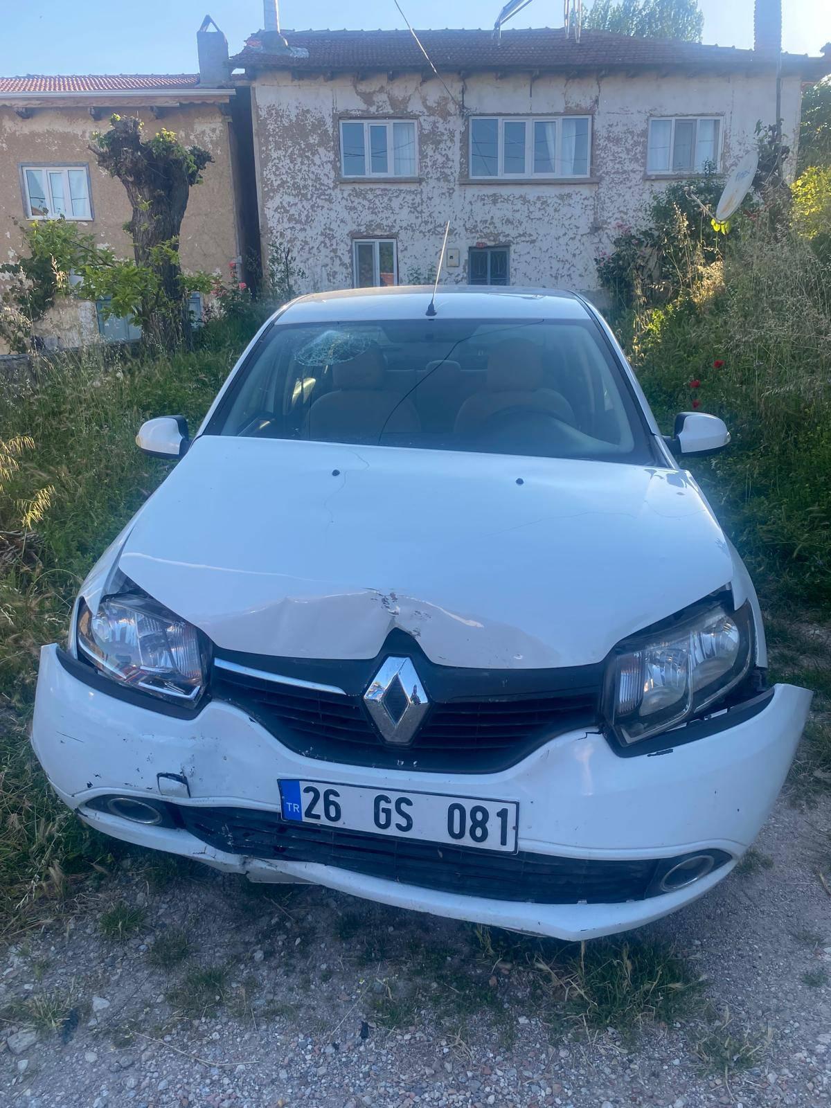 Direksiyon hakimiyetini kaybetti: Duvara çarptı!