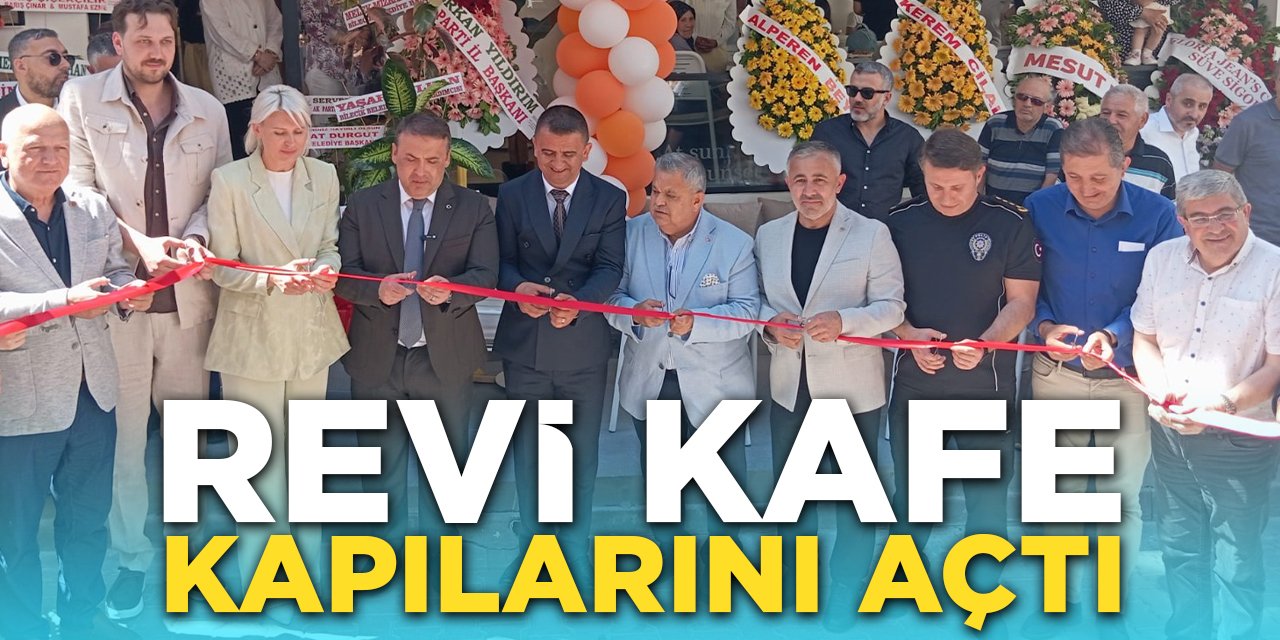 Revi Kafe Kapılarını Açtı
