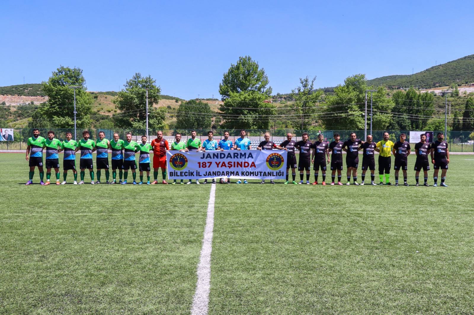 Sporcular 'Jandarma 187 Yaşında' pankartı açtı