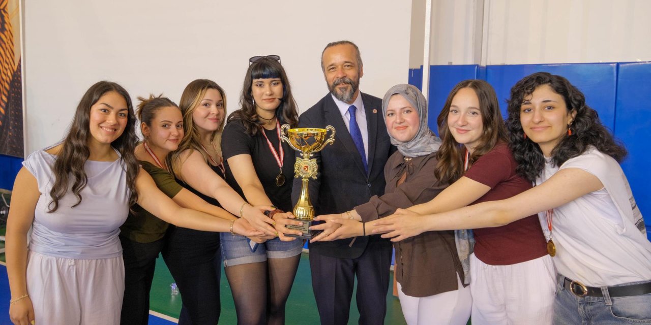BŞEÜ’de ödüller sahiplerini buldu