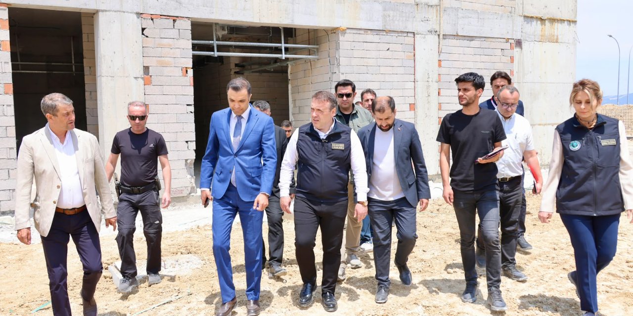 Vali Sözer Hastane İnşaatında İncelemelerde Bulundu