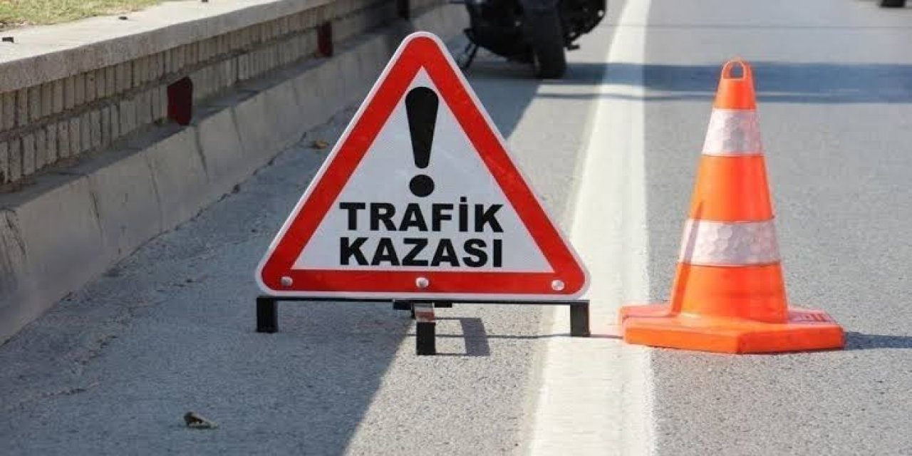 Bozüyük'te Kaza: Otomobil Refüje Çarptı!