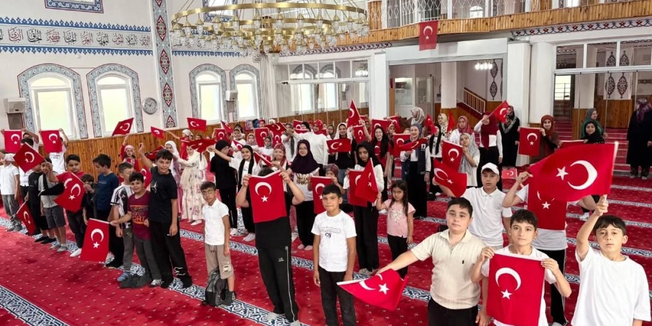 Kur'an Kursu Öğrencilerinden 15 Temmuz Anma Programı