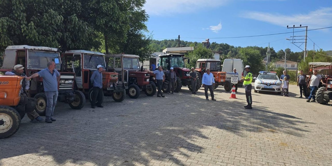 Traktör Sürücülerine Trafik Kuralları Anlatıldı