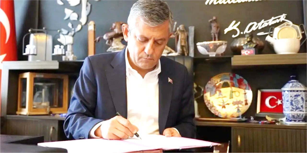 CHP'de tarihi kopuş! Özgür Özel dahil 91 milletvekili istifa etti! Yeni Parti kuruluyor...